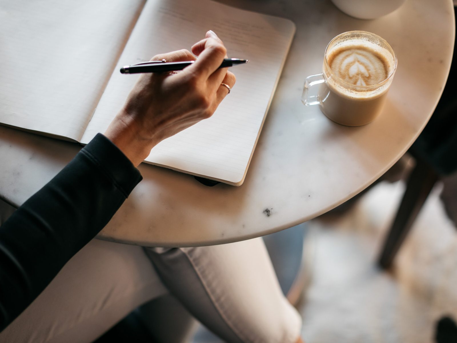 5+Reasons+Why+You+Should+Invest+in+Professional+Copywriting+Services+For+Your+Company,+tips+featured+by+Green+Bay+Digital+Agency,+HeiPro+Digital